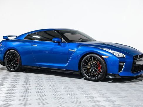 Used 2021 Nissan GT-R Premium image 4