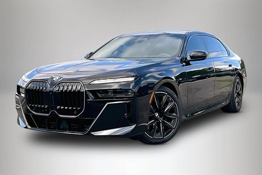 Used 2026 BMW 760i xDrive w/ Executive Package AWD/4WD image 2