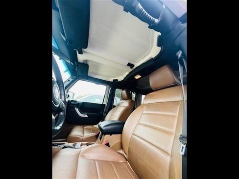 Used 2011 Jeep Wrangler Unlimited Sahara w/ Connectivity Group AWD/4WD image 8