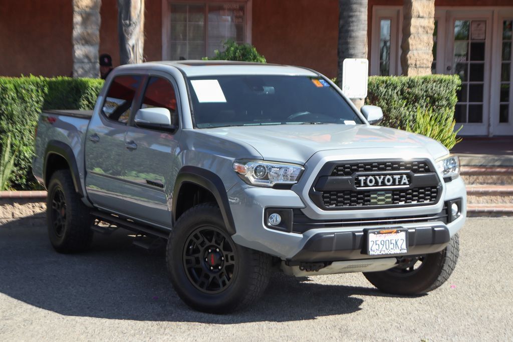 Used 2018 Toyota Tacoma TRD Off-Road AWD/4WD image 2