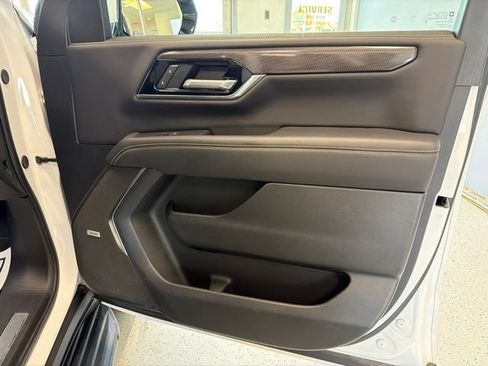 Used 2025 GMC Yukon Elevation w/ LPO, Elevation Black Package AWD/4WD image 48