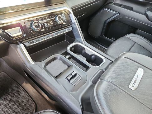 Used 2024 GMC Sierra 3500 Denali w/ Technology Package image 17