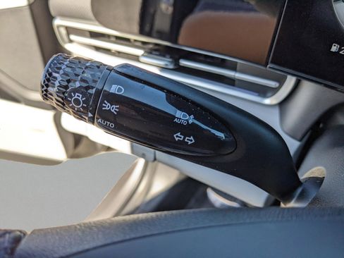 Used 2023 Hyundai Elantra Limited image 25