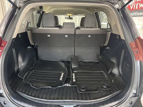 Used 2015 Toyota RAV4 LE image 9