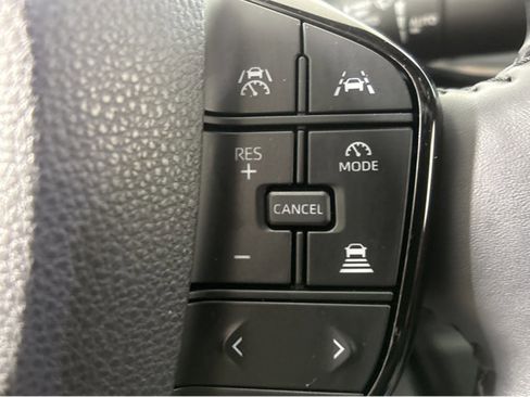 Used 2025 Toyota Prius AWD image 27