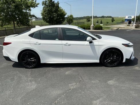 Used 2025 Toyota Camry SE w/ Convenience Package AWD/4WD image 3