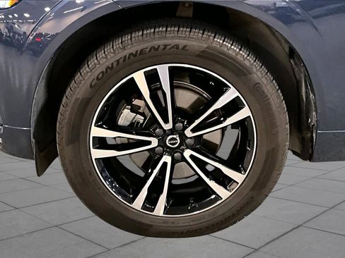 Used 2021 Volvo XC60 T5 Momentum w/ Protection Package Premier image 11