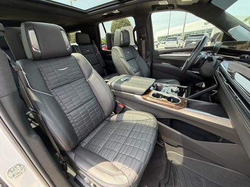 Certified 2025 Cadillac Escalade Sport Platinum w/ LPO, ONYX Package AWD/4WD image 29