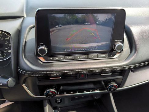 Used 2024 Nissan Rogue SV image 23