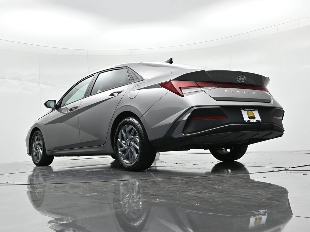Used 2024 Hyundai Elantra SEL FWD image 18
