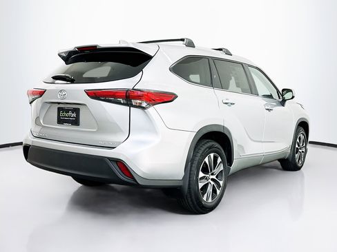 Used 2023 Toyota Highlander XLE image 9