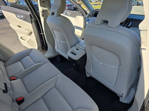 Used 2023 Volvo XC60 B5 Plus w/ Climate Package image 11