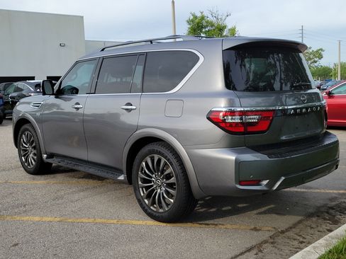 Used 2021 Nissan Armada Platinum w/ Captain's Chairs Package RWD image 4