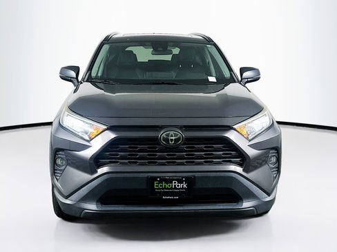 Used 2019 Toyota RAV4 XLE Premium image 2