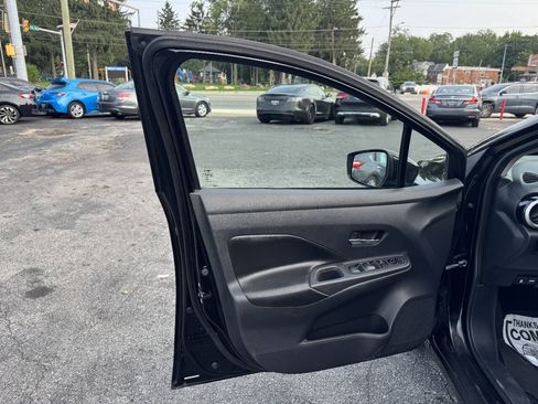 Used 2020 Nissan Versa SV FWD image 14