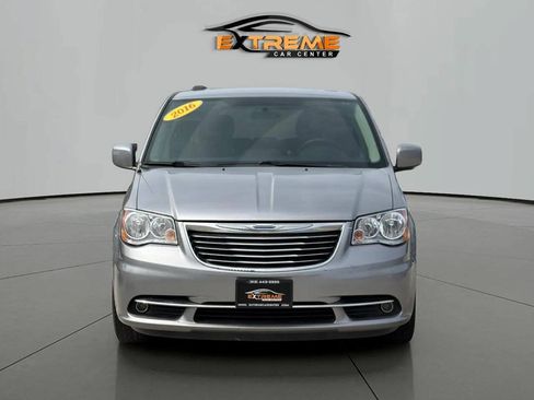Used 2016 Chrysler Town & Country Touring w/ Driver Convenience Group FWD image 11