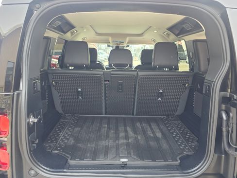 Used 2024 Land Rover Defender 110 S image 17