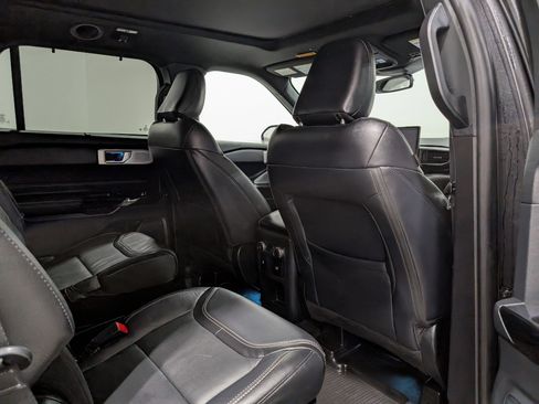 Used 2021 Ford Explorer ST w/ ST Street Pack image 17