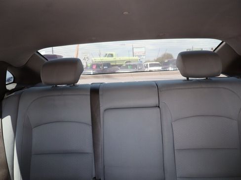 Used 2018 Chevrolet Malibu LT FWD image 12