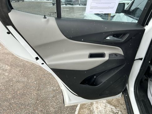 Used 2020 Chevrolet Equinox LS image 13