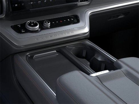 New 2025 Ford Expedition Active image 15