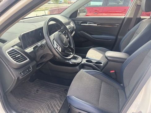 Certified 2024 Kia Seltos S image 6