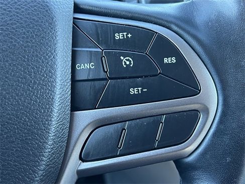 Certified 2020 Jeep Cherokee Limited image 24