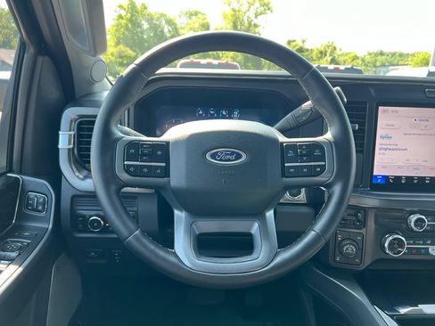Used 2025 Ford F250 Lariat w/ Tremor Off-Road Package AWD/4WD image 40
