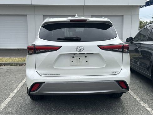 Used 2021 Toyota Highlander XLE image 15