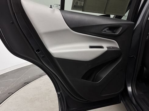 Used 2022 Chevrolet Equinox LT w/ Driver Convenience Package image 26