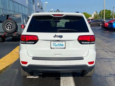 Used 2019 Jeep Grand Cherokee Laredo RWD image 8