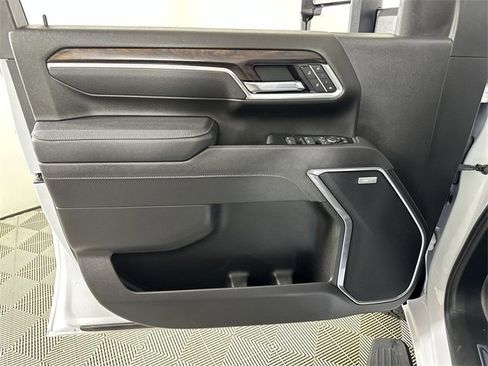 Used 2025 GMC Sierra 2500 SLT w/ SLT Premium Package image 23