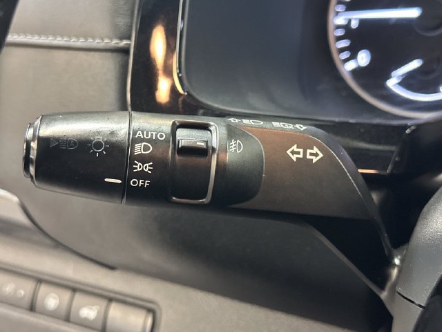 Used 2023 Nissan Pathfinder SL AWD/4WD image 36