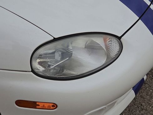 Used 2000 MAZDA MX-5 Miata image 10