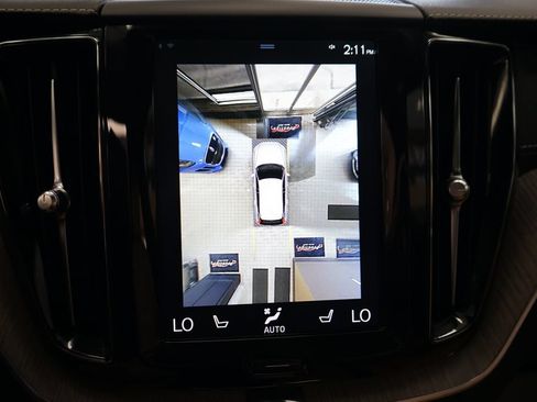 Used 2020 Volvo XC60 T6 Inscription w/ Protection Package AWD/4WD image 9