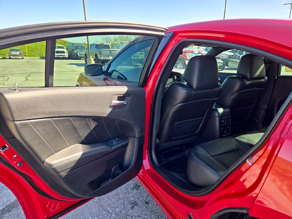 Used 2016 Dodge Charger R/T w/ Plus Group RWD image 30
