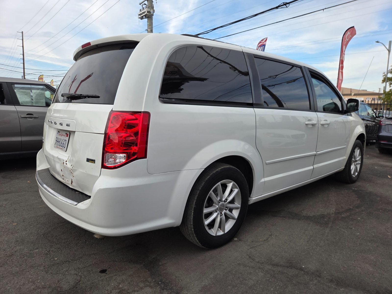 Used 2014 Dodge Grand Caravan SXT FWD image 3