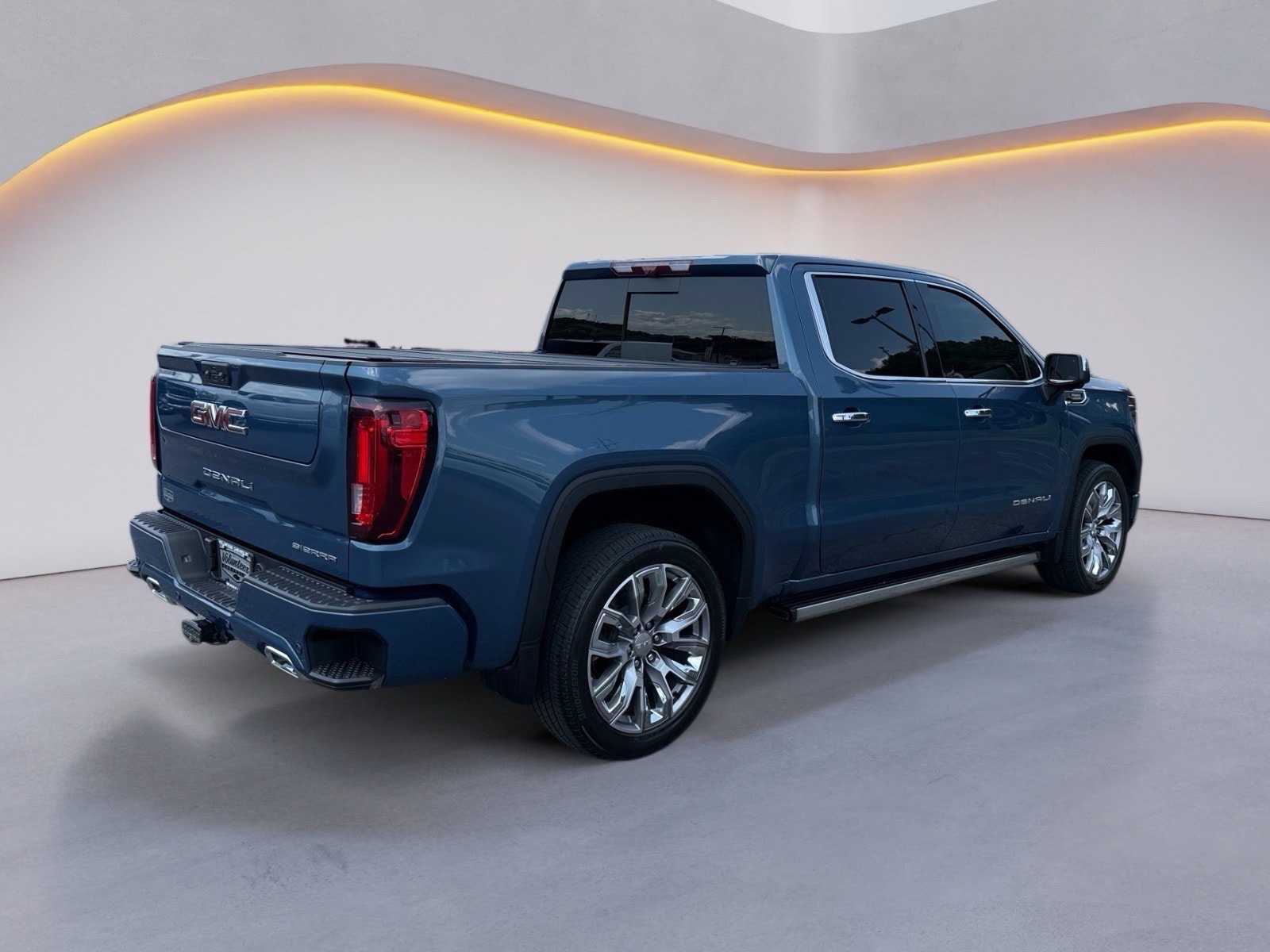 Used 2025 GMC Sierra 1500 Denali AWD/4WD image 3