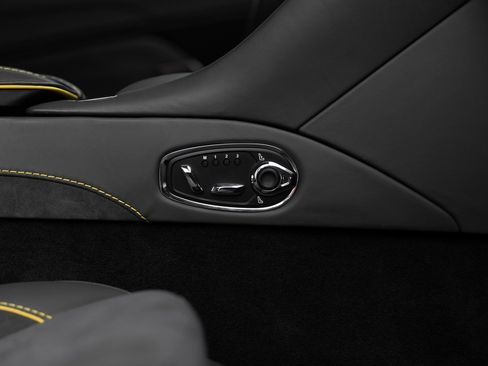 Used 2022 Aston Martin DBS Superleggera Volante image 43