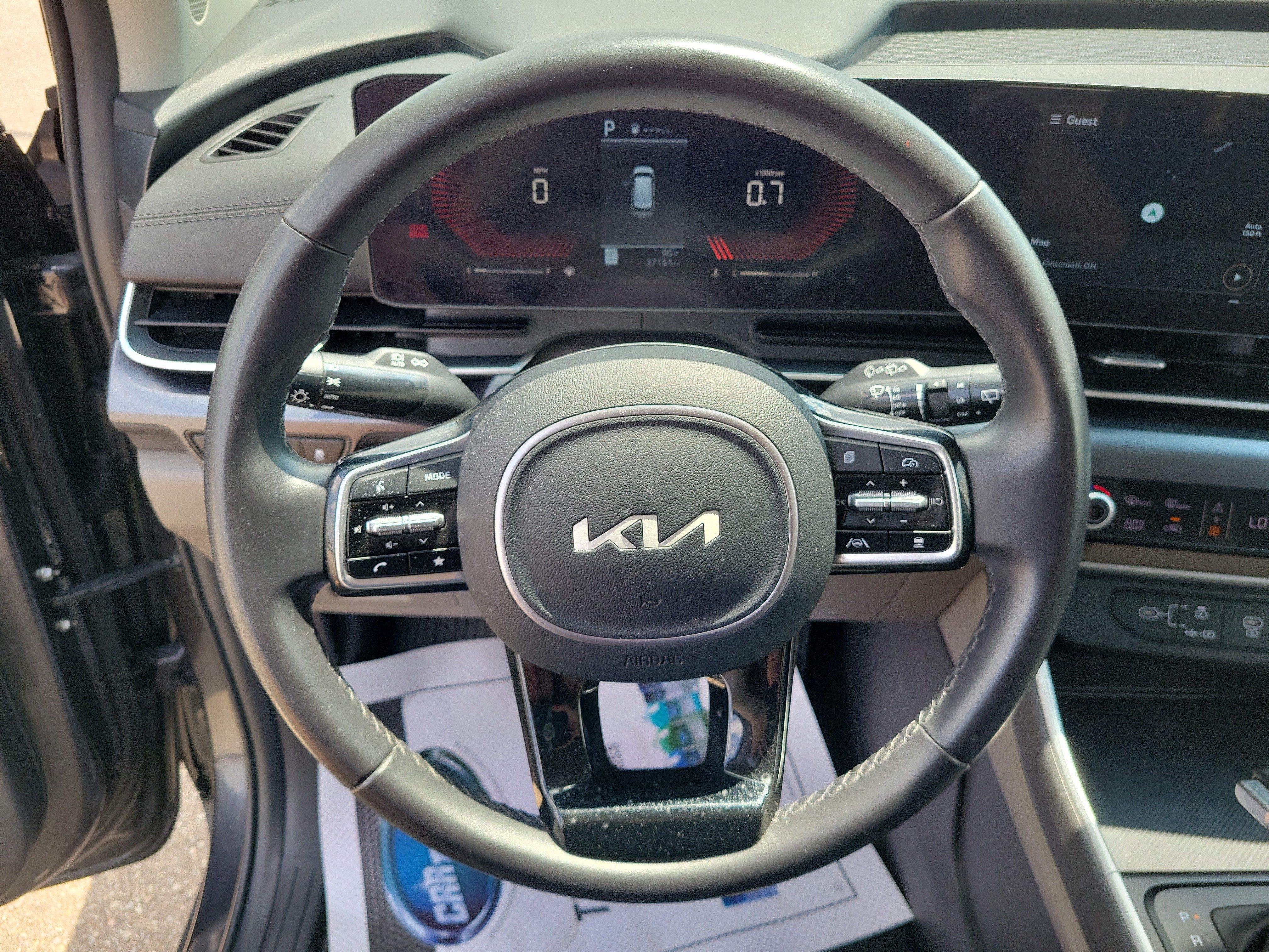 Used 2025 Kia Carnival FWD image 20