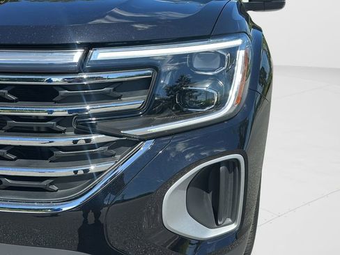 Used 2025 Volkswagen Atlas SE image 34