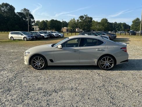 Used 2025 Genesis G70 2.5T RWD image 8