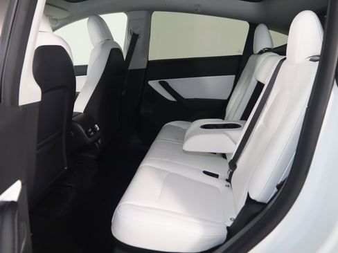 Used 2022 Tesla Model Y Long Range image 48