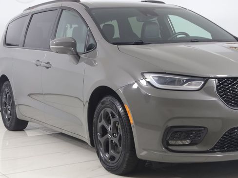 Used 2021 Chrysler Pacifica Touring-L w/ S Appearance Package FWD image 41