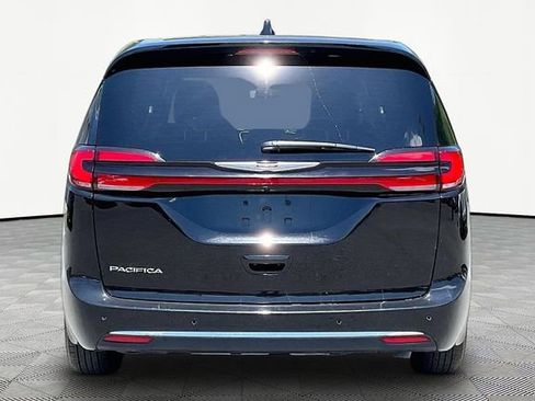 Used 2025 Chrysler Pacifica Select FWD image 6