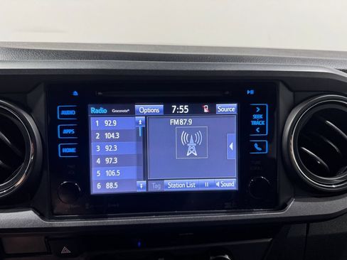 Used 2018 Toyota Tacoma TRD Sport RWD image 10
