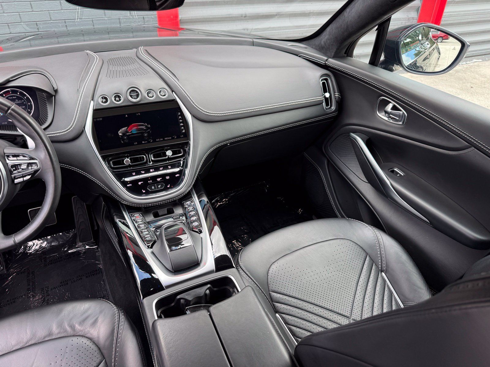 Used 2021 Aston Martin DBX AWD/4WD image 43