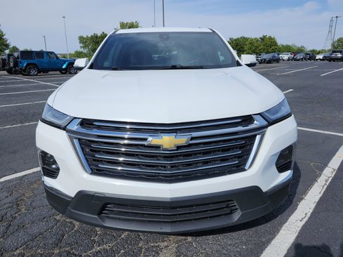 Used 2023 Chevrolet Traverse LT w/ Rear Camera Mirror Package AWD/4WD image 12