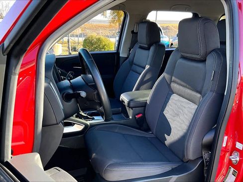 Used 2024 Nissan Frontier SV w/ SV Convenience Package image 7