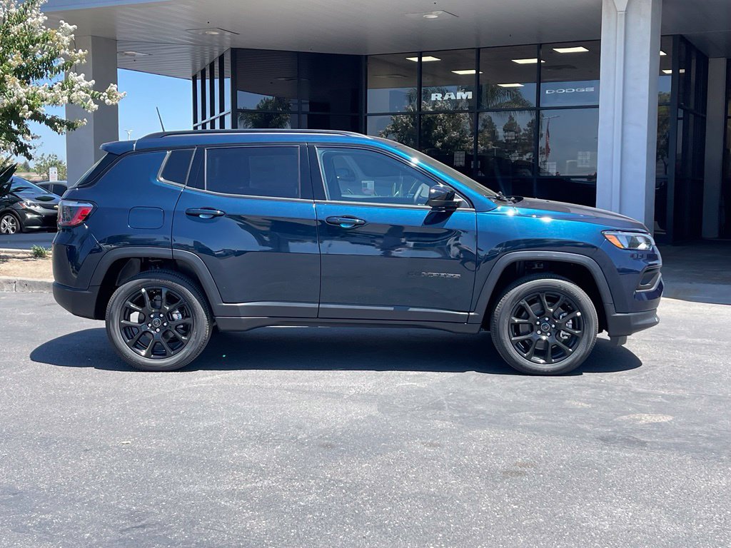 New 2026 Jeep Compass Latitude AWD/4WD image 3
